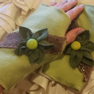 Fingerless cashmere mittens